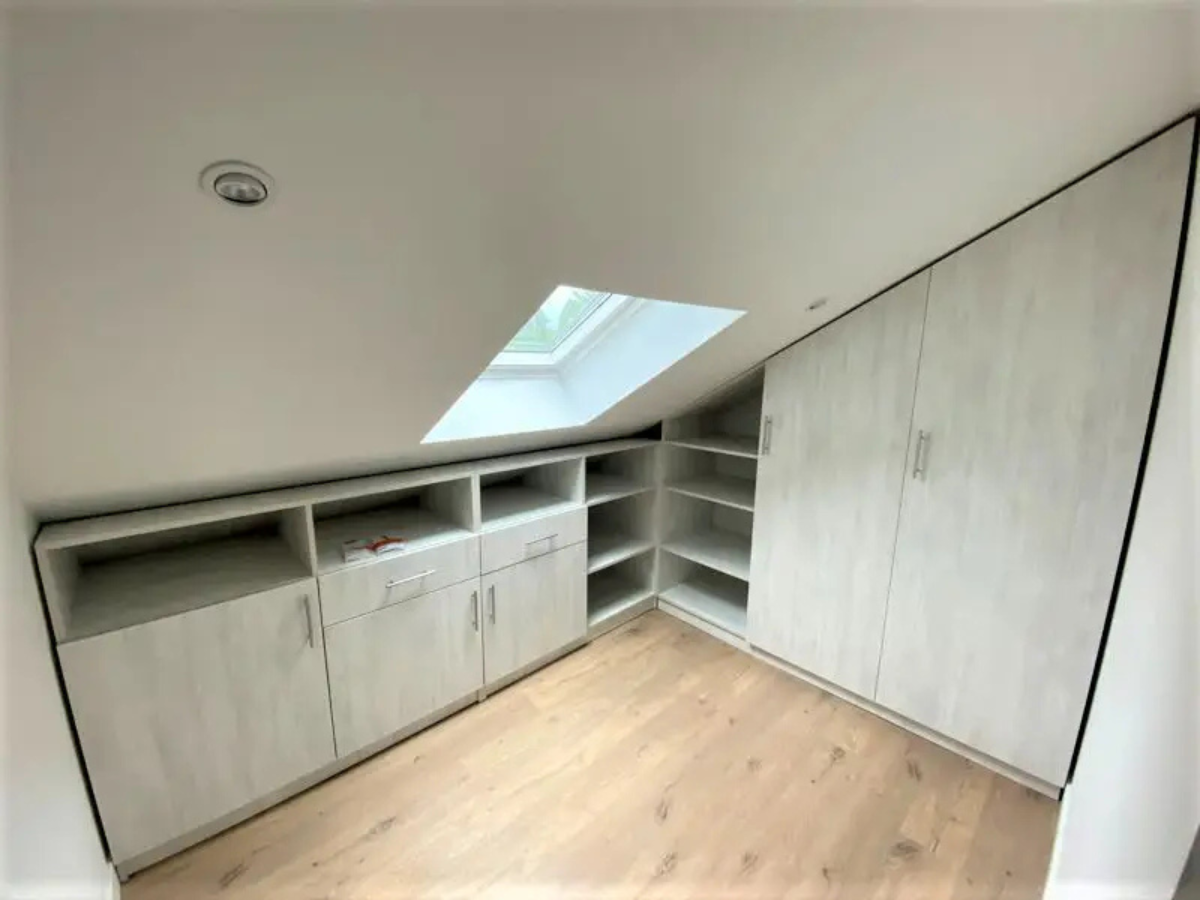 Custom-made slopping furniture