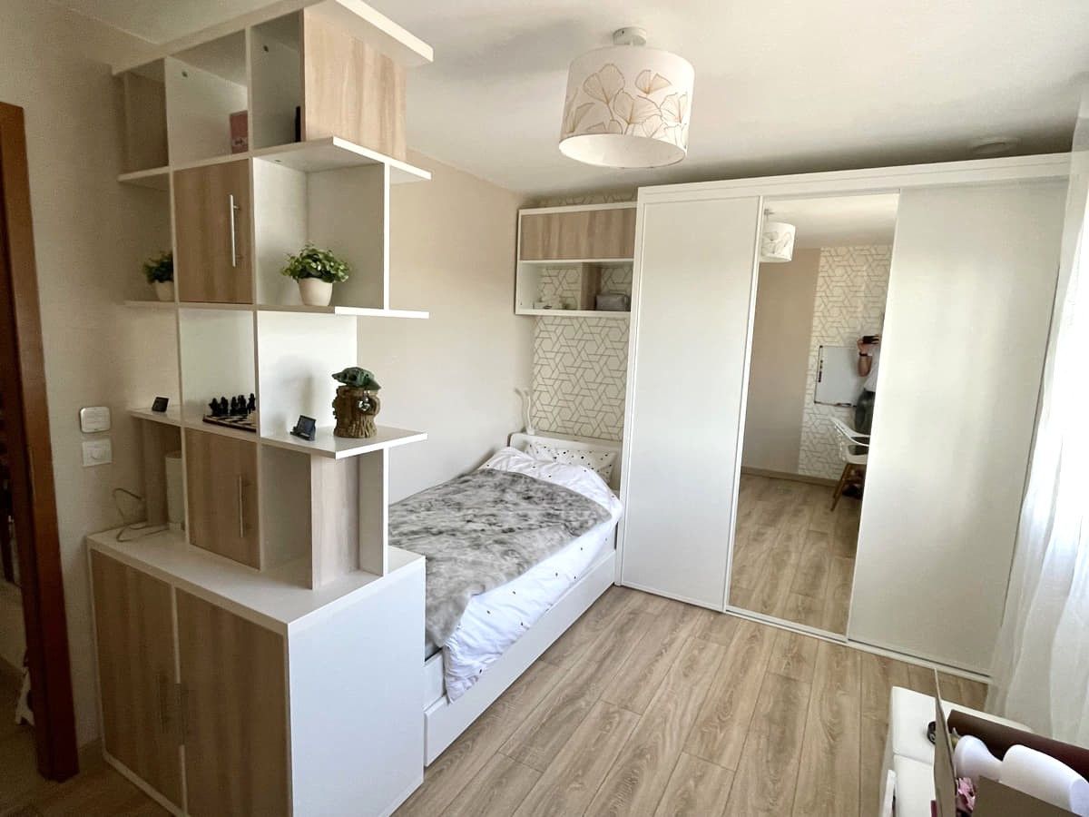 Maßgefertigter Schrank mit Schiebetüren