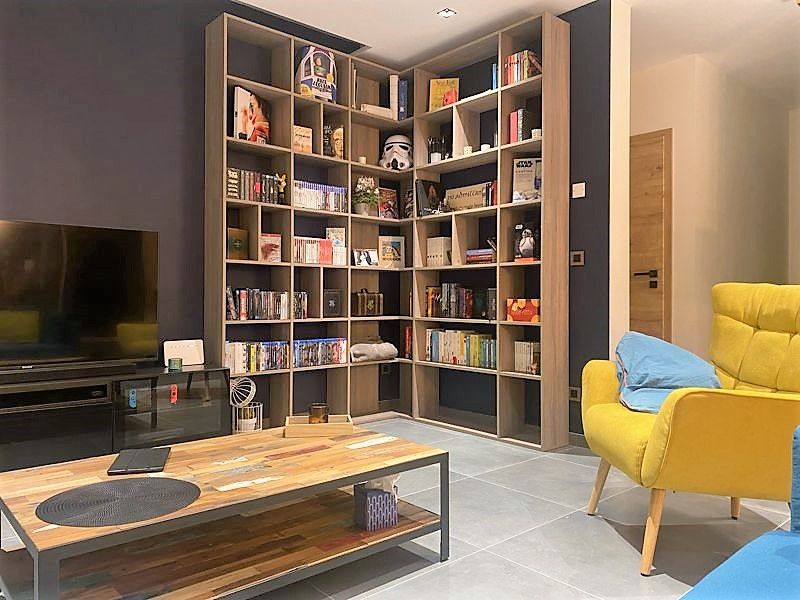 ¿Cómo decorar su pared con una estantería mural a medida?