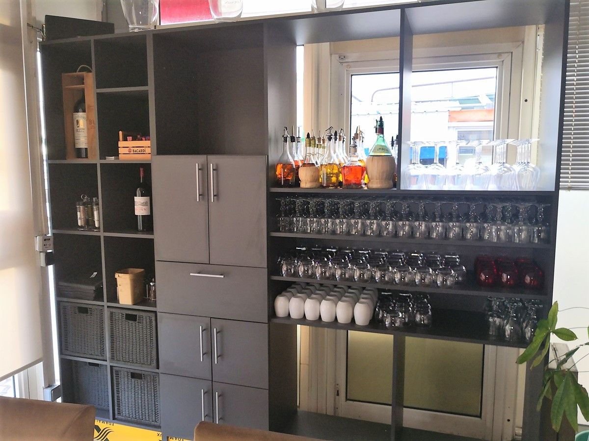 Rangement sur mesure pour vos bouteilles, verres et accessoires de service