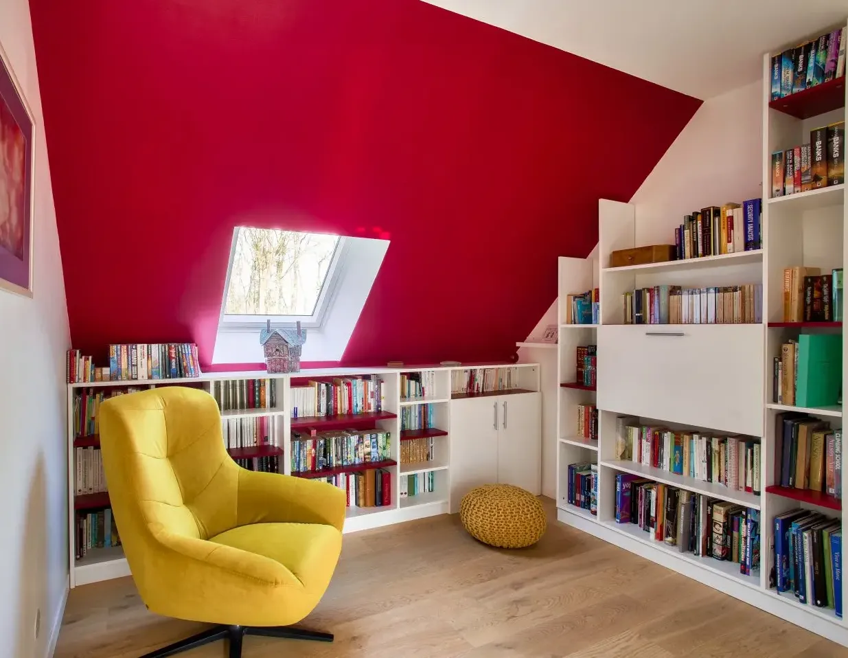 Bibliotheque Sous Pente Blanche Et Bordeaux 1011