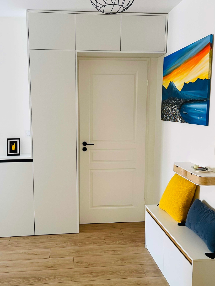 Meuble Suspendu Au Dessus D'une Porte