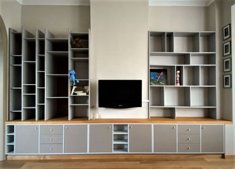 Meuble TV bas avec étagère