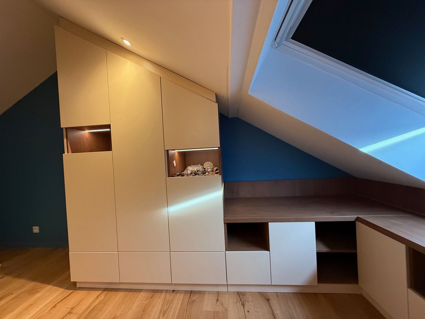 Aménagement en U sur mesure pour combles - Vue 1