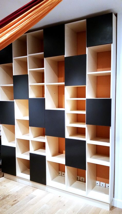 Bibliothèque porte noir