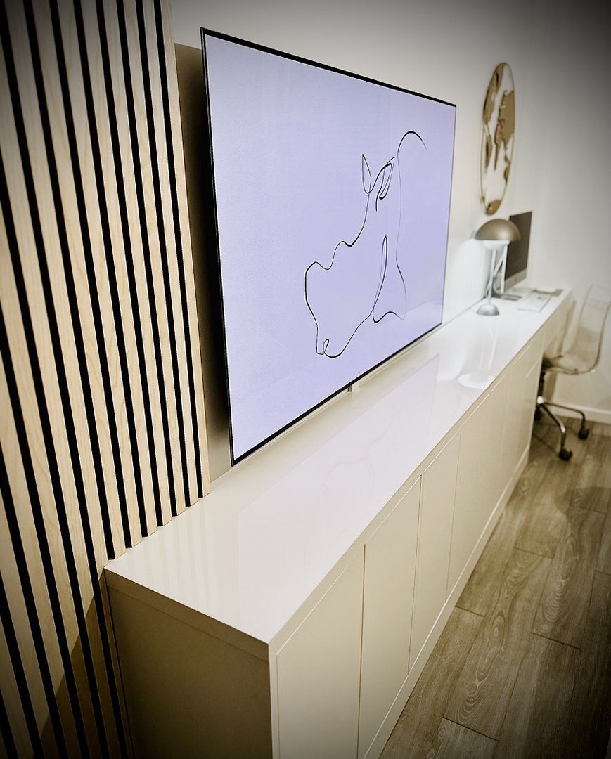 Bureau intégré dans un meuble TV