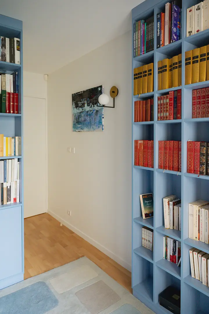 Room layout with corner bookcase - Vue 6