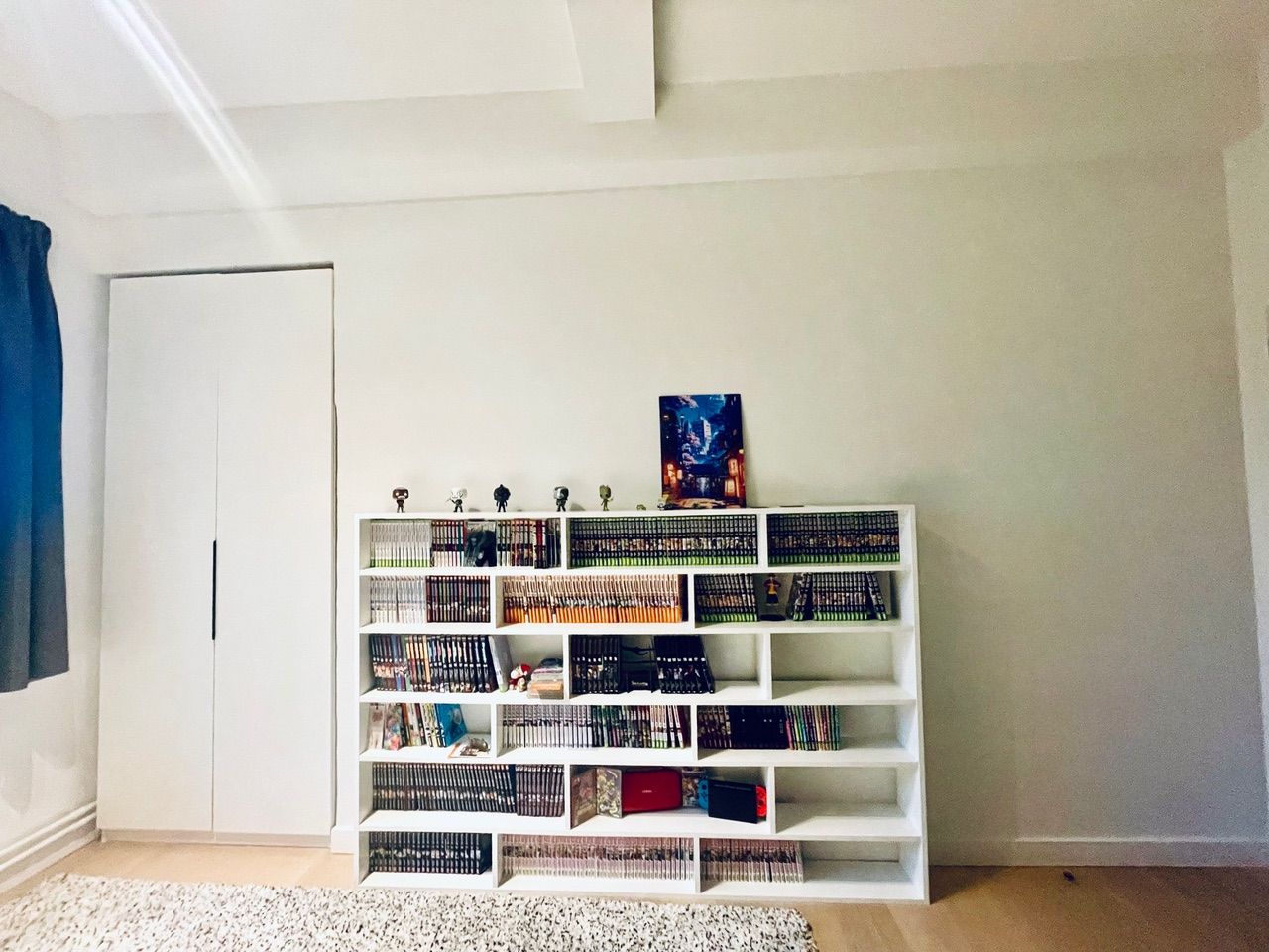 Bibliothèque sur mesure pour une collection de mangas - Vue 2