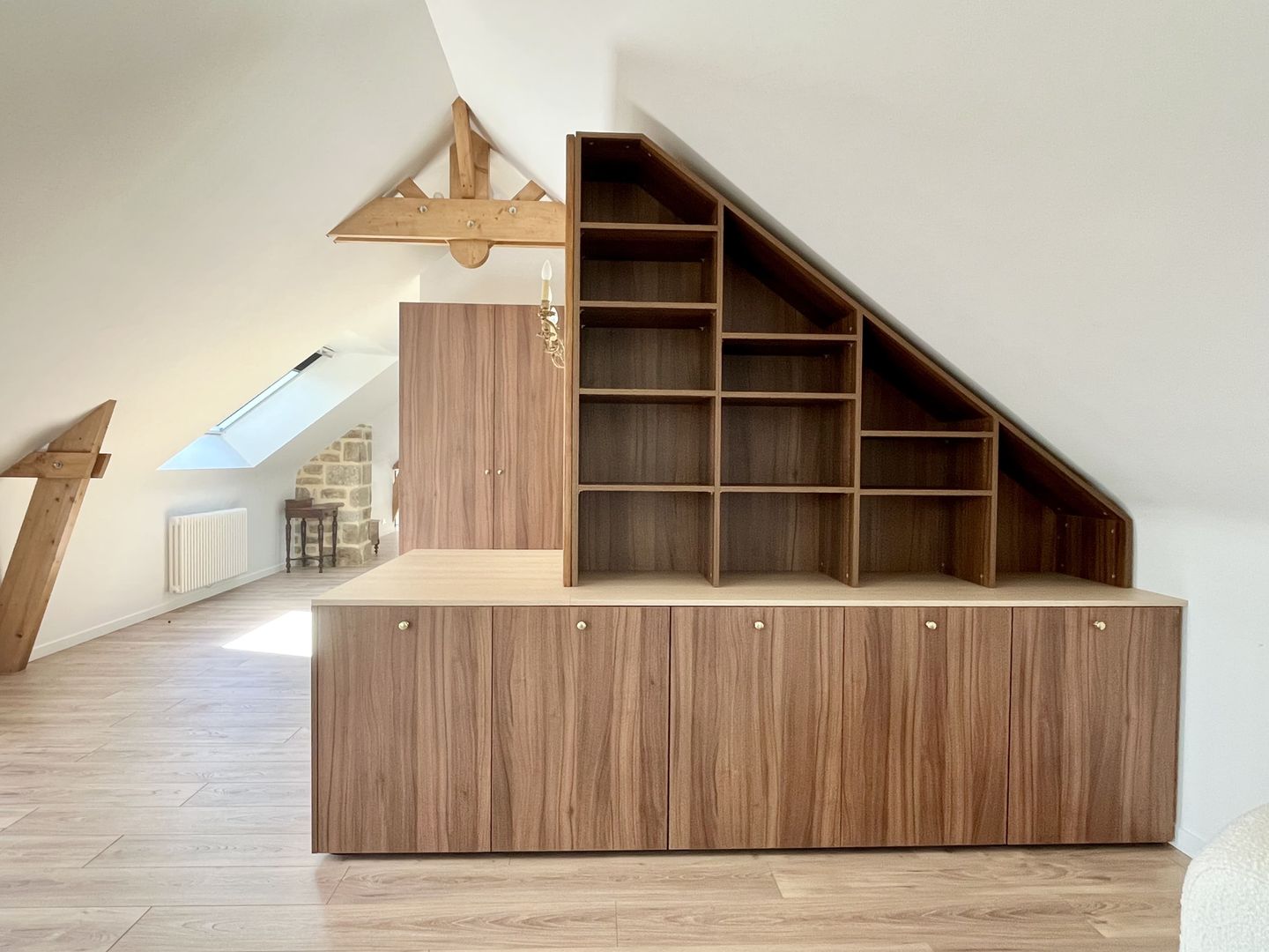 Dressing sous pente sur mesure double face pour chambre mansardée - Vue 1