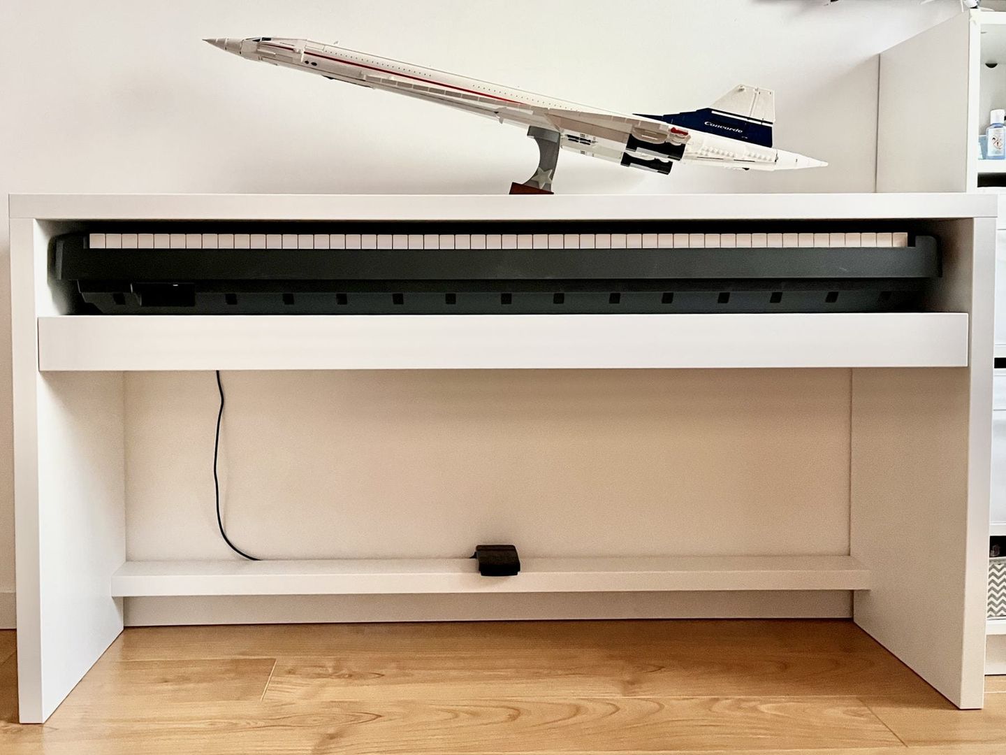 Meuble sur mesure avec tablette coulissante pour piano - Vue 1