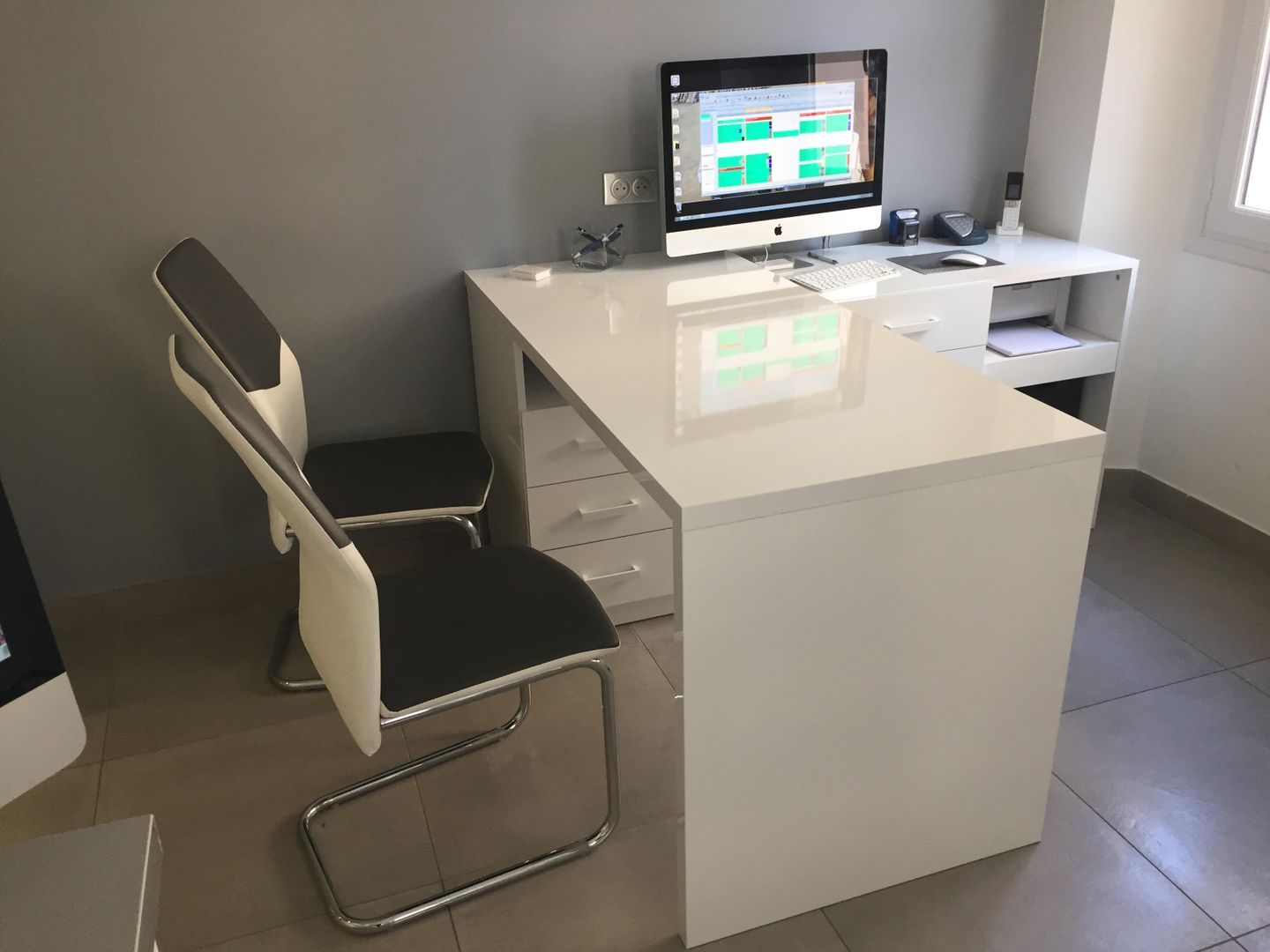 Reception Desk - Vue 2