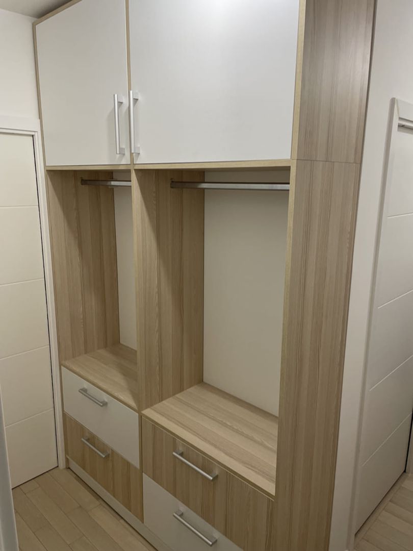 Meuble d'entrée avec penderies, tiroirs et placards