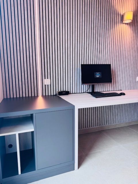 Assemblage de meubles sur mesure - bureau sur mesure et bibliothèque - Vue 3