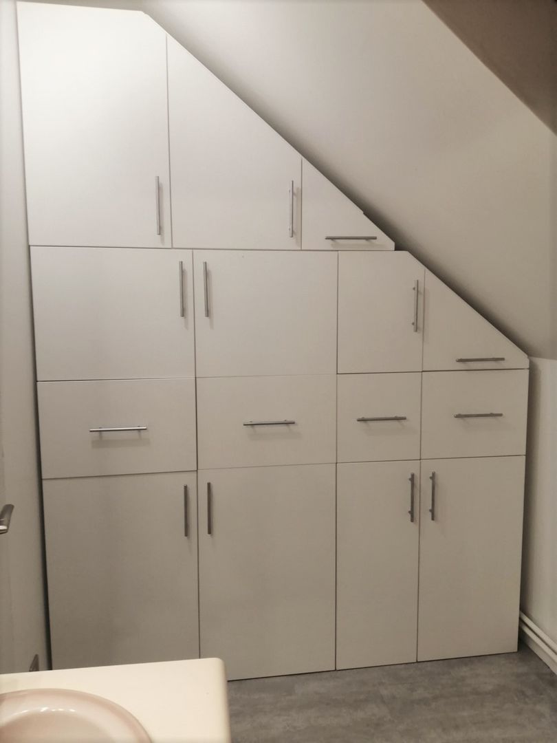 Meuble de salle de bain sous pente 