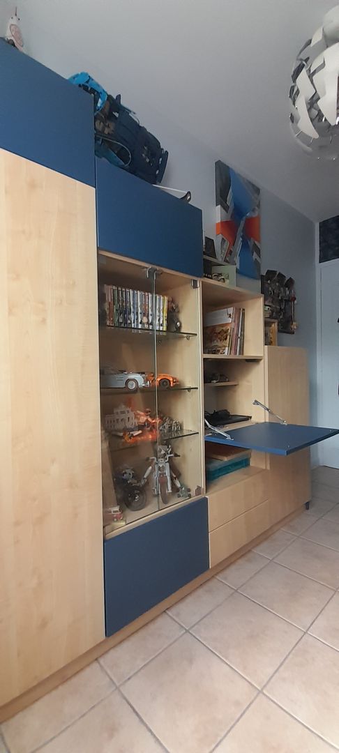 Meuble multifonction à hauteur variable avec portes et étagères en verre 