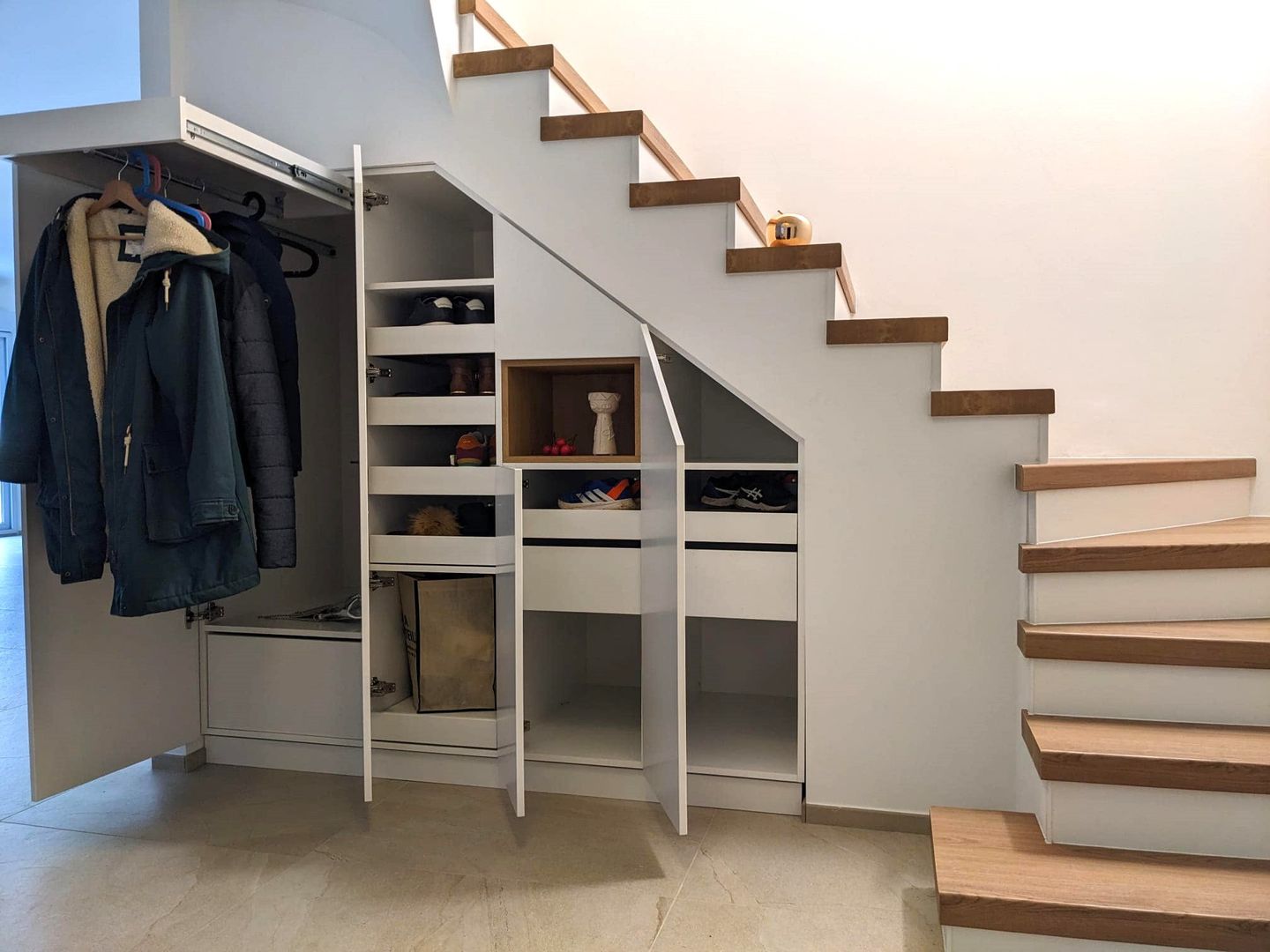 Meuble sous escalier design - Vue 1