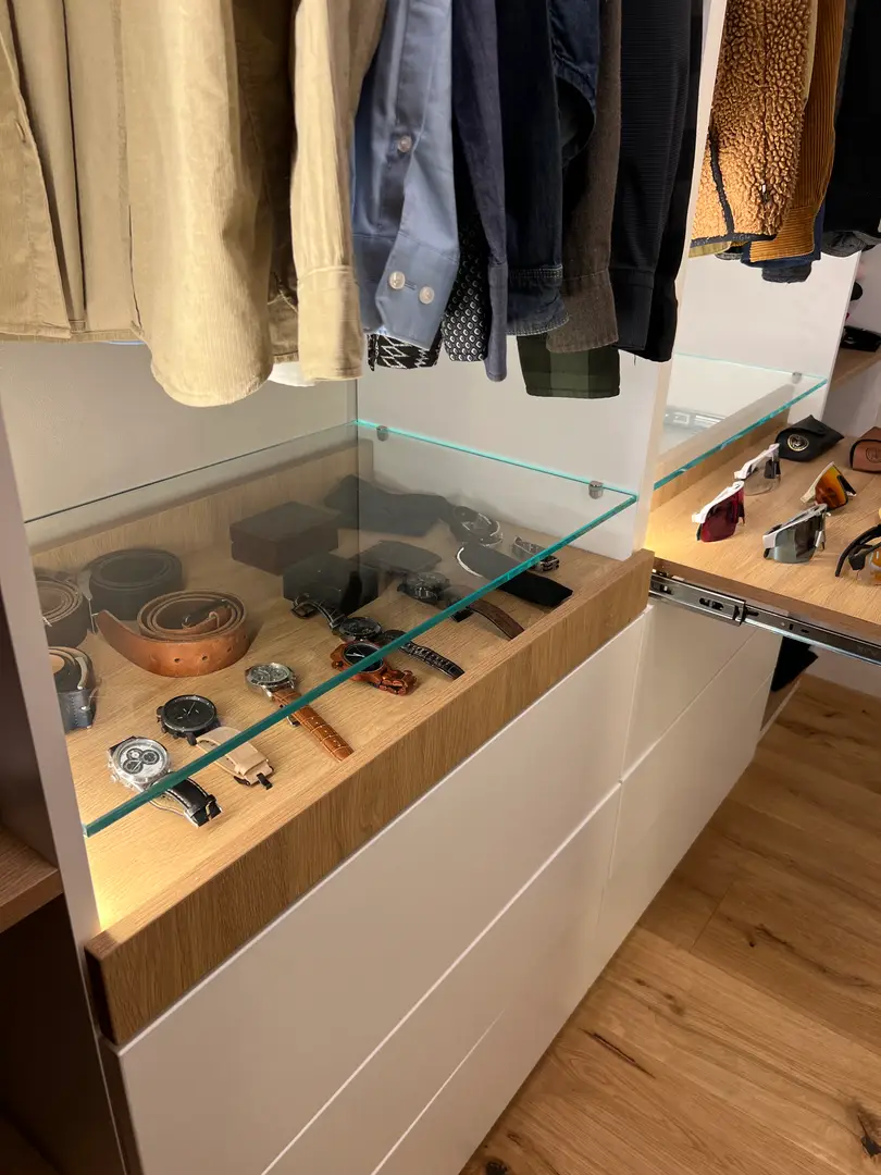 Double sloped-face closet: perfect space optimization - Vue 7