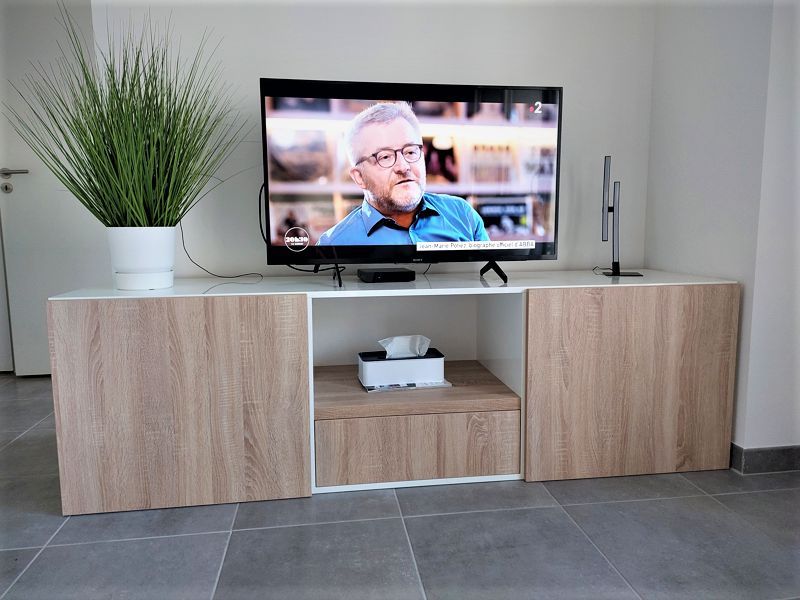 Meuble TV blanc et bois modulable