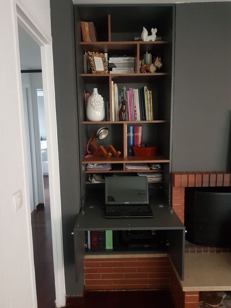 Bibliothèque encastrée couleur anthracite avec bureau