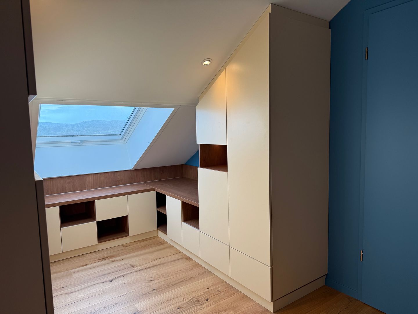 Aménagement en U sur mesure pour combles