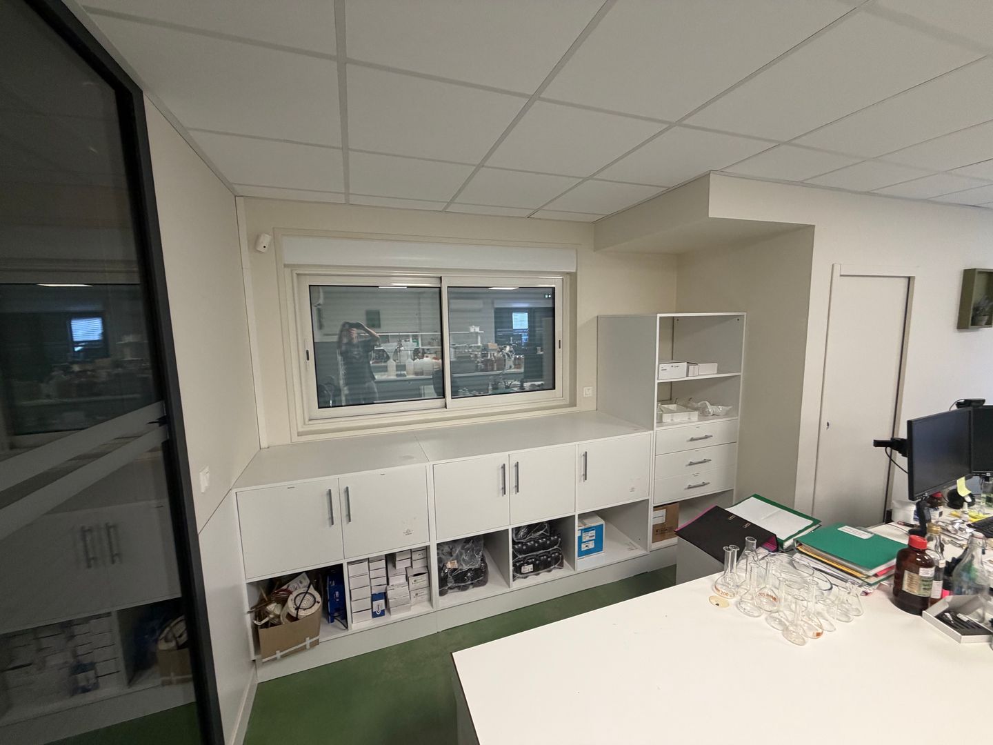 Custom storage unit with variable height