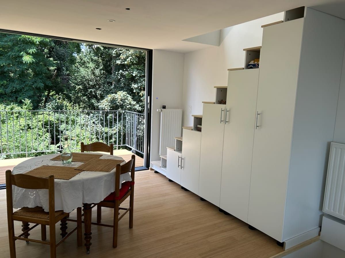 Meuble escalier sur mesure blanc et bois