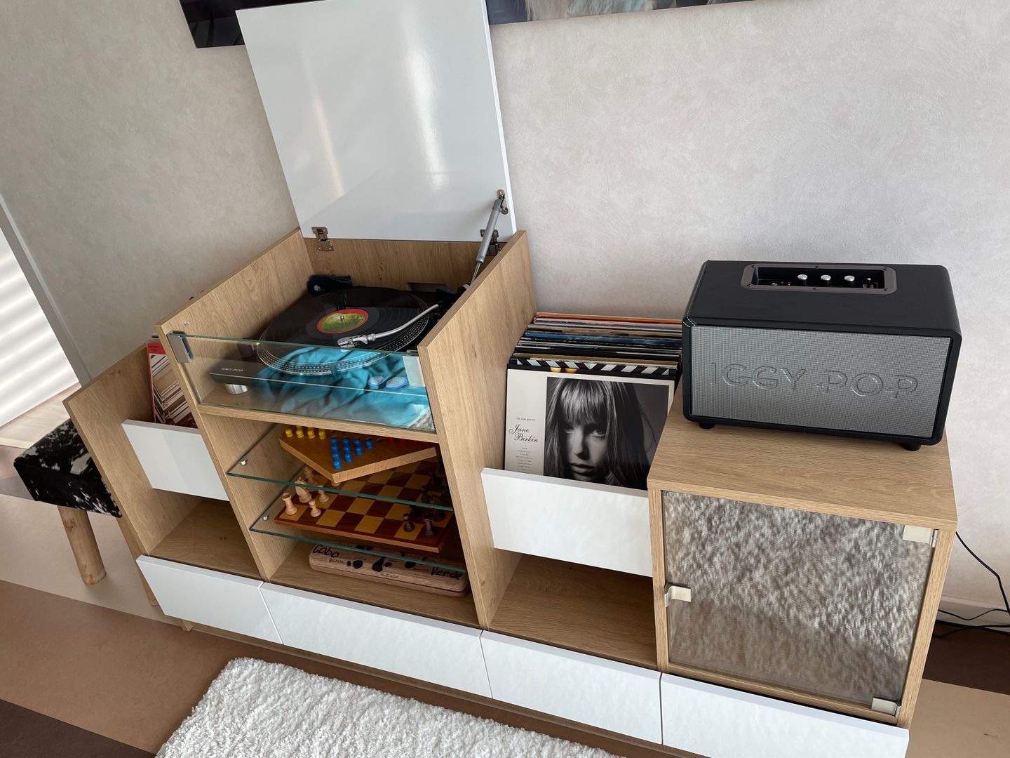 Custom Furniture for Turntable and Vinyl Records - Vue 2