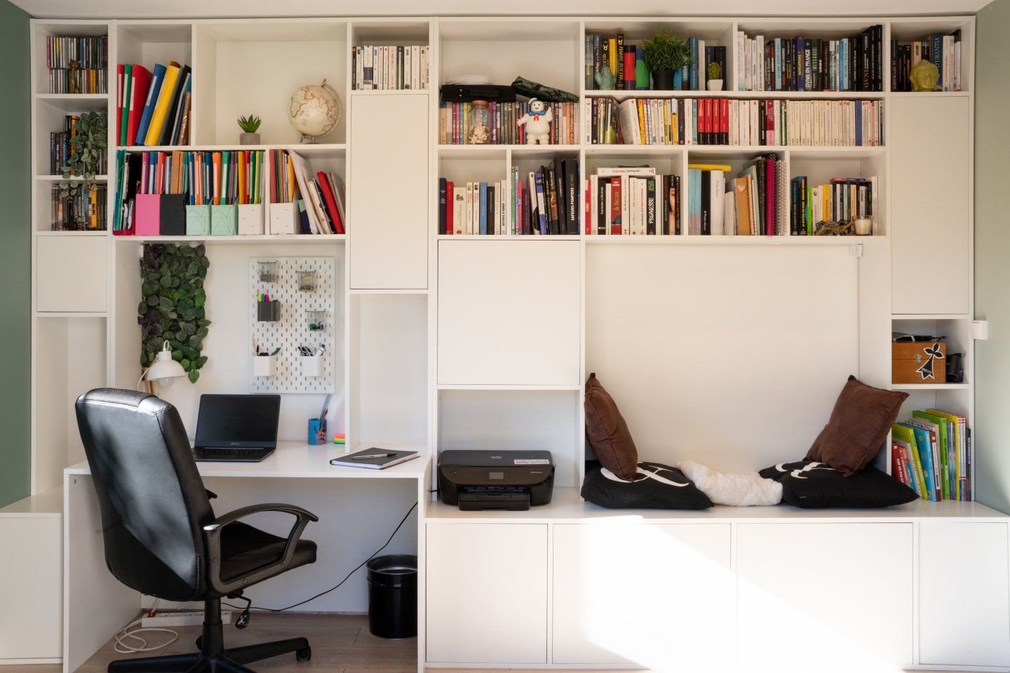 Bibliothèque avec bureau intégré sur mesure - Vue 4