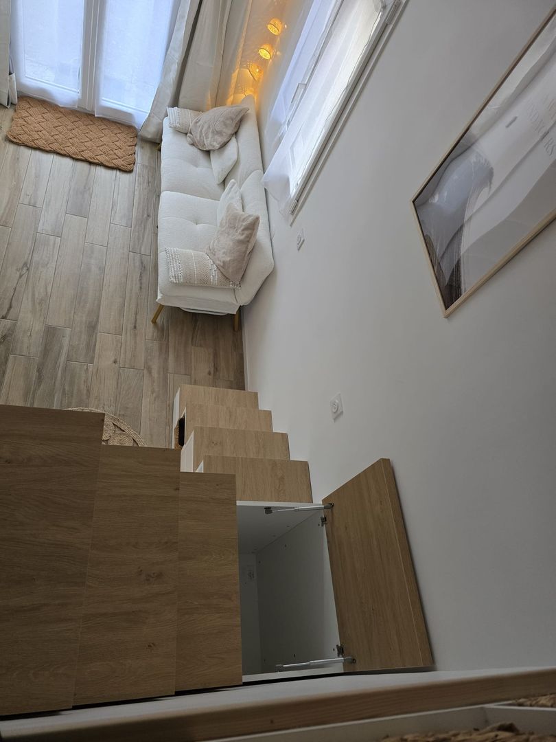 Quarter-turn staircase unit with wardrobe and clever storage landing - Vue 2