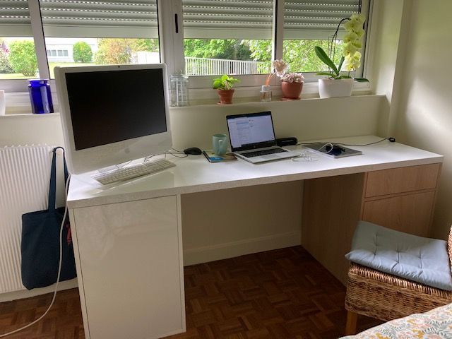 Bureau avec caissons de rangement modulable