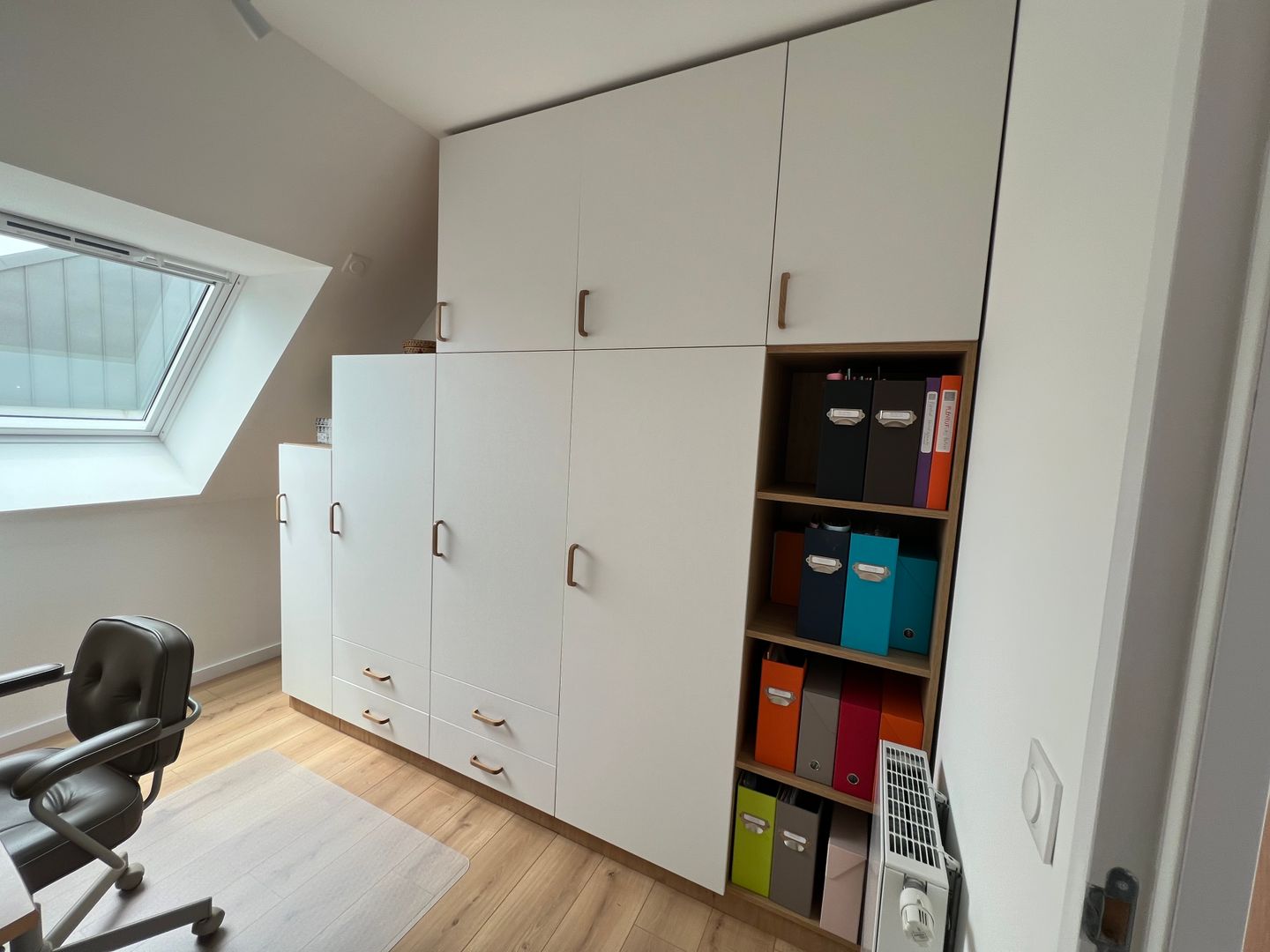 Custom variable-height dressing room