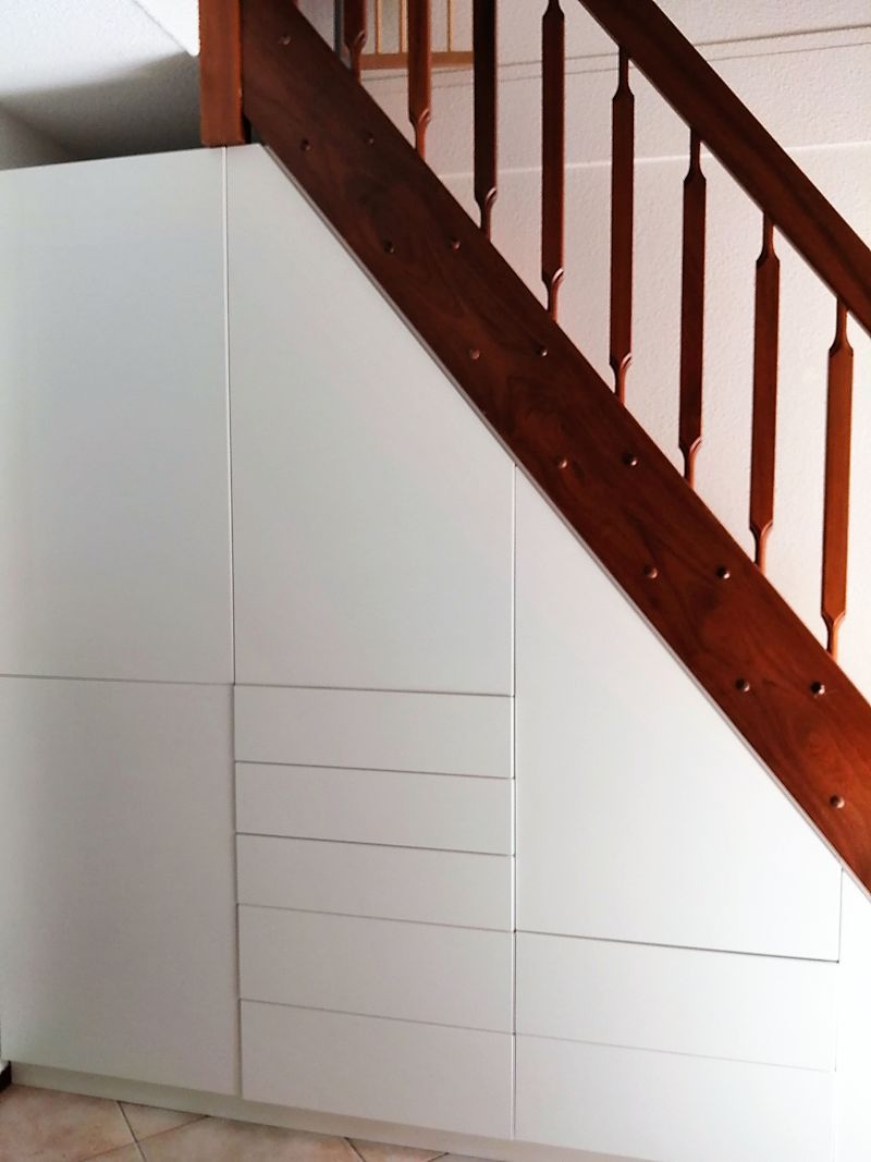 Meuble de rangements sous escalier 