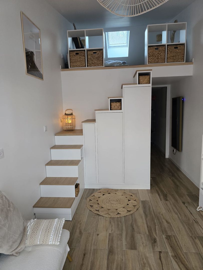 Quarter-turn staircase unit with wardrobe and clever storage landing - Vue 5
