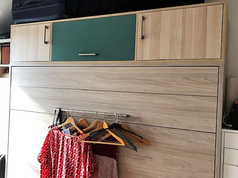 Sur-meuble bois et bleu