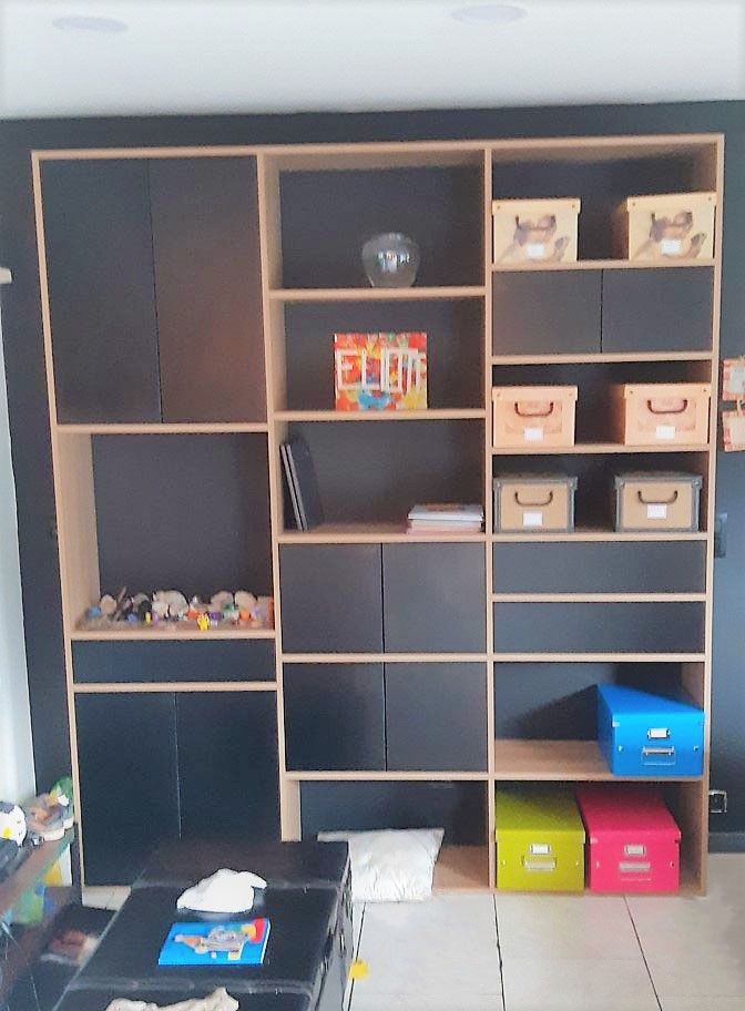 Bibliothèque noir et bois personnalisé 