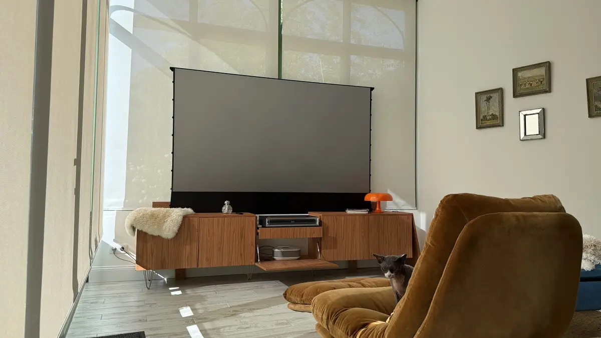 Meuble sur mesure vidéoprojecteur ultra courte focale