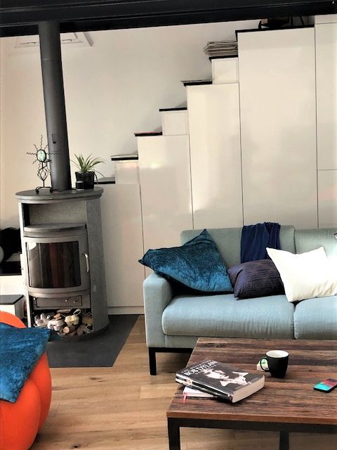 Meuble escalier blanc brillant 