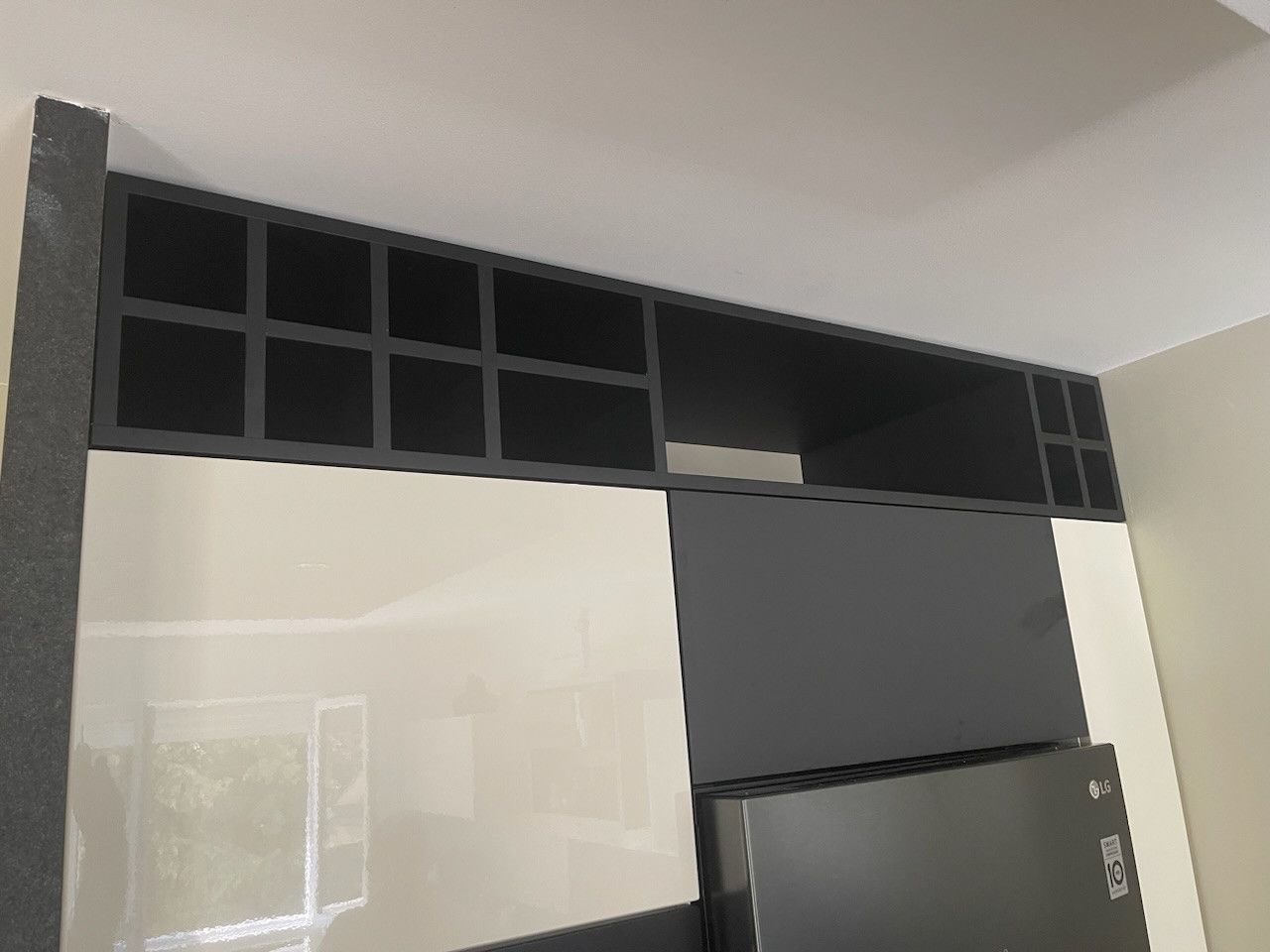 Meuble encastré noir