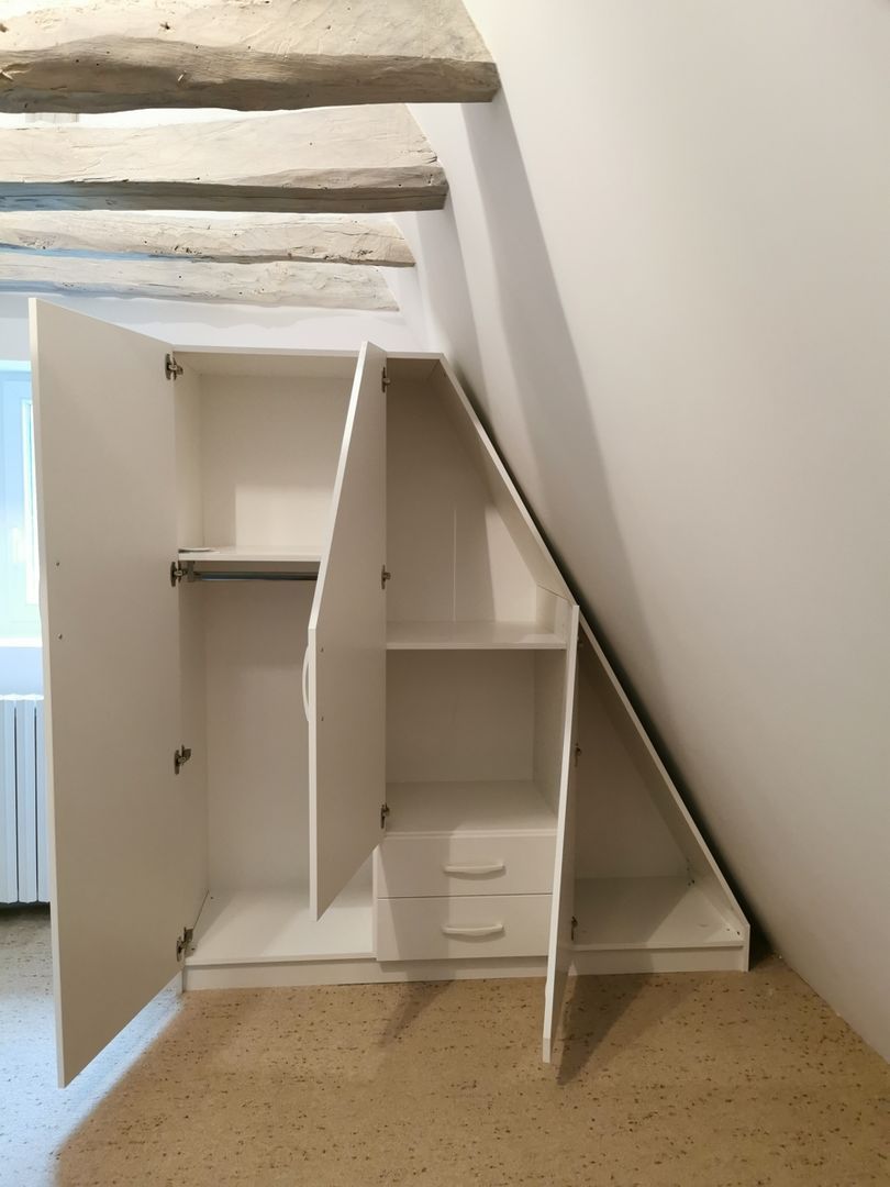 Dressing blanc placé sous pente modulable