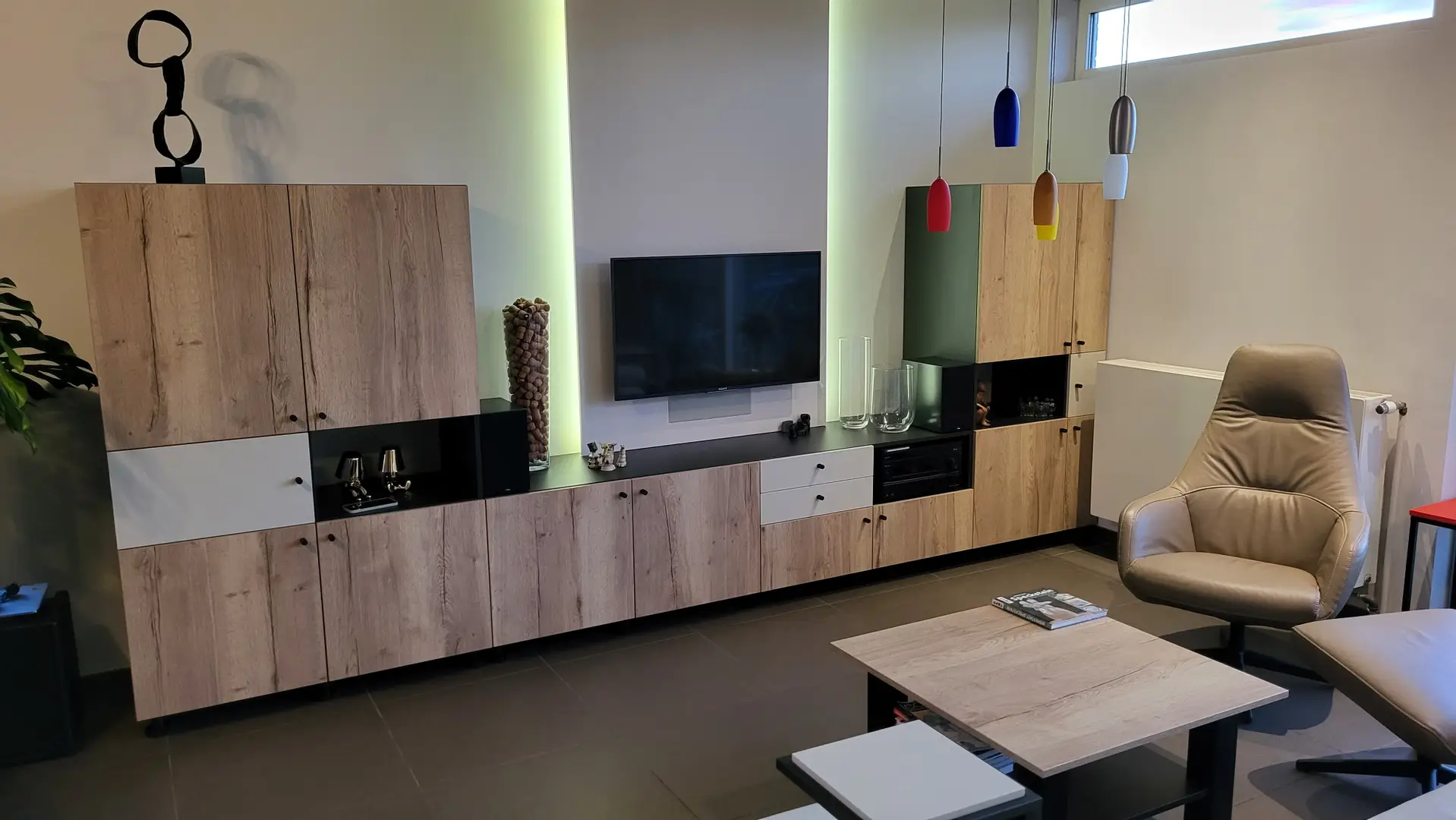 Custom-Made, Multifunctional Variable-Height TV Unit - Vue 1