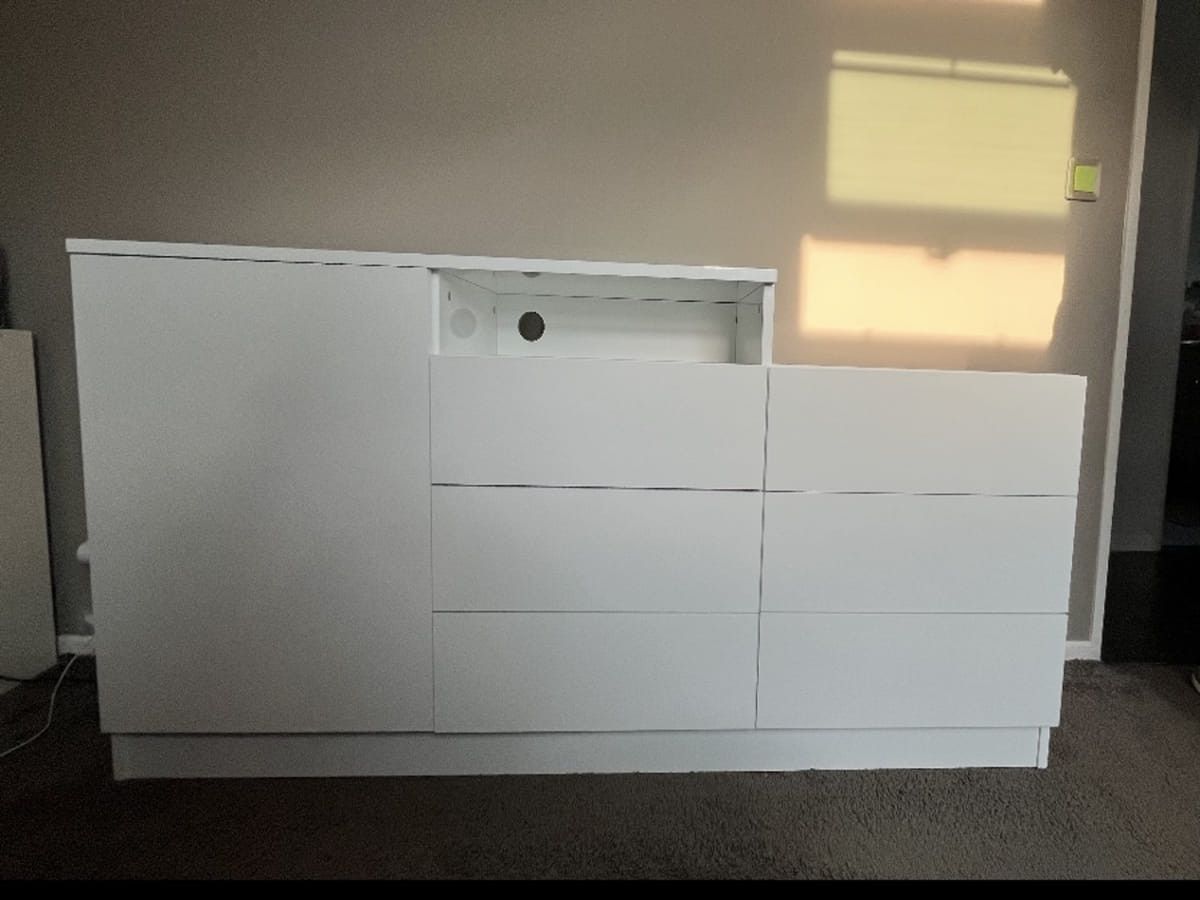 Meuble bas à hauteur variable 