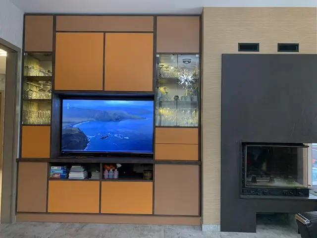 Custom TV Cabinet with Colorful Storage and Glass Door - Vue 1