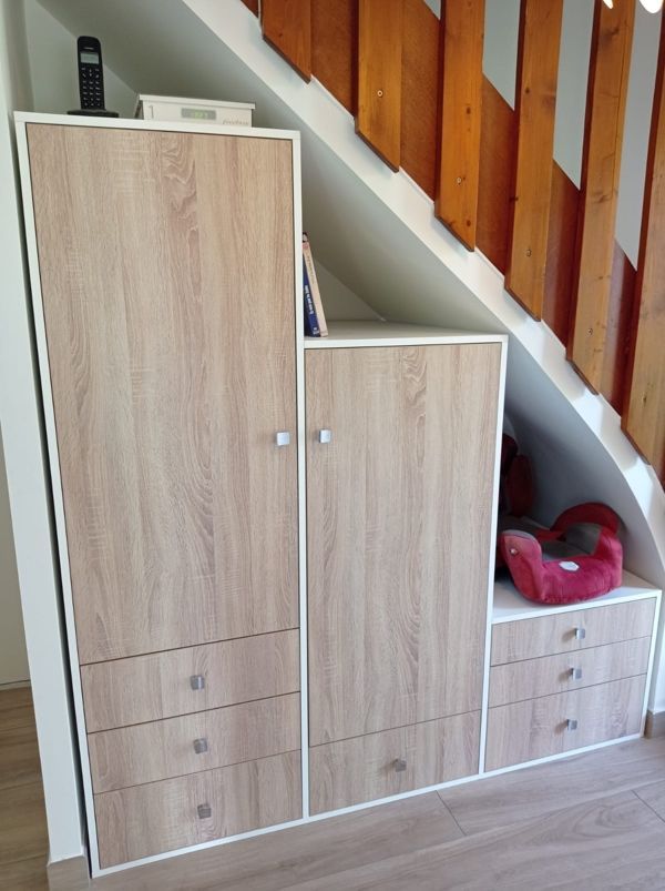 Meuble sous escalier à hauteur variable