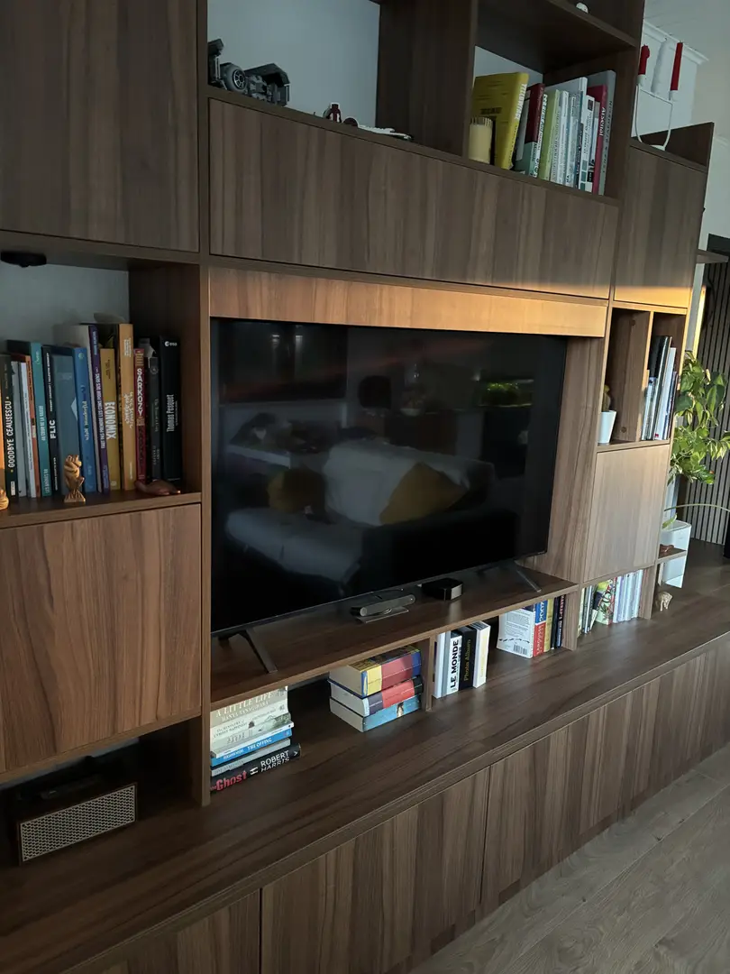 Custom-Designed TV Unit with Burgundy Walnut Finish - Vue 1