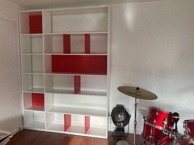 Bibliothèque sur mesure bicolore