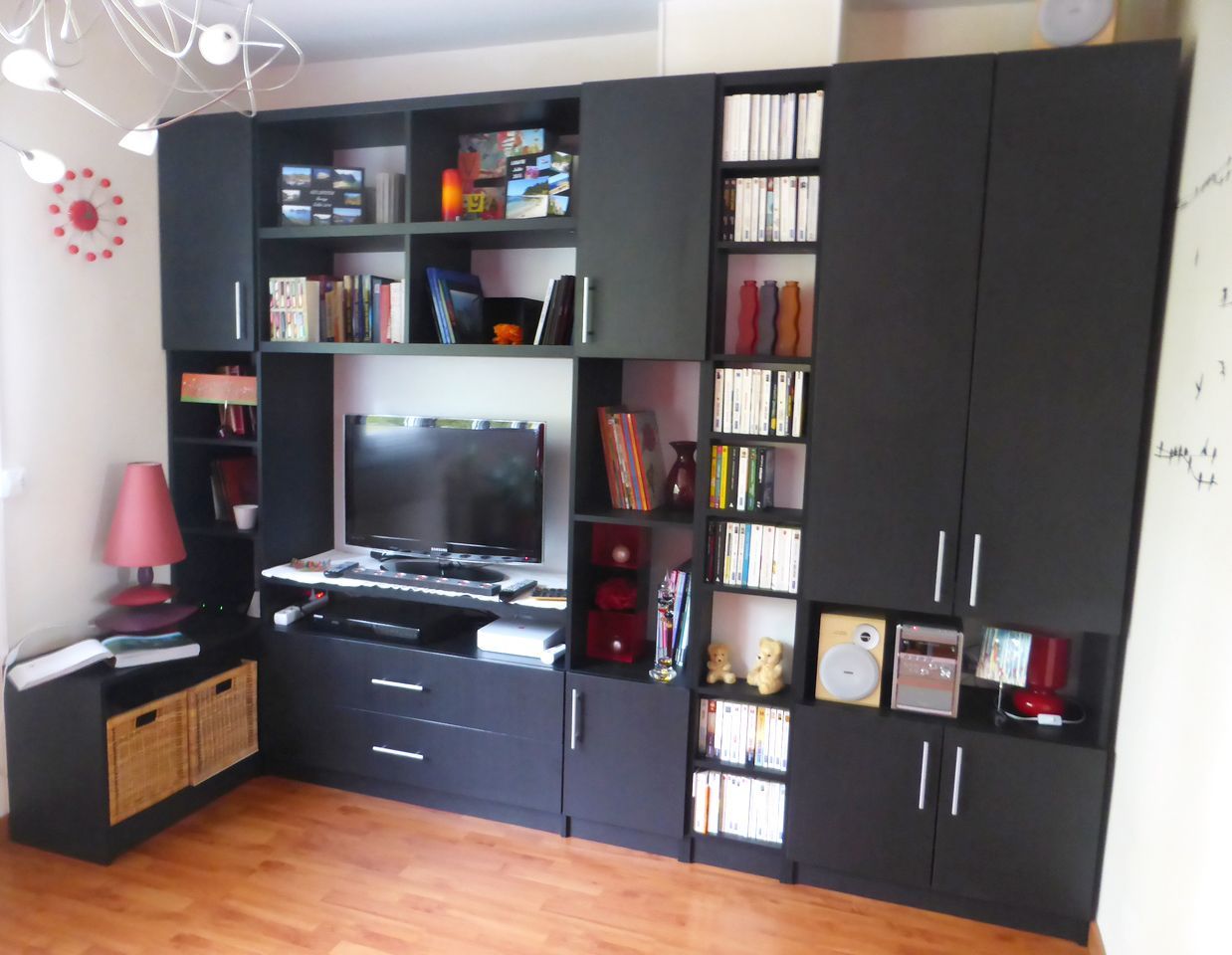 Bibliothèque de salon noir