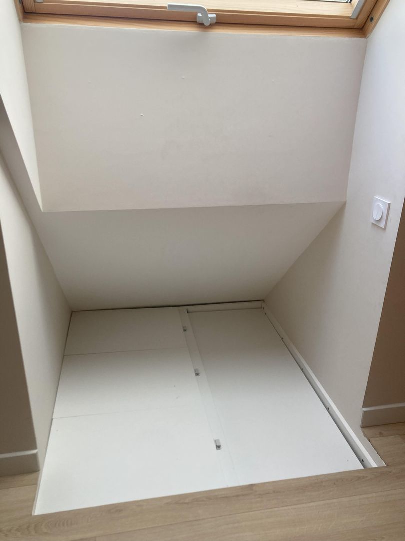 Meuble escalier sur mesure bois et blanc - Vue 2