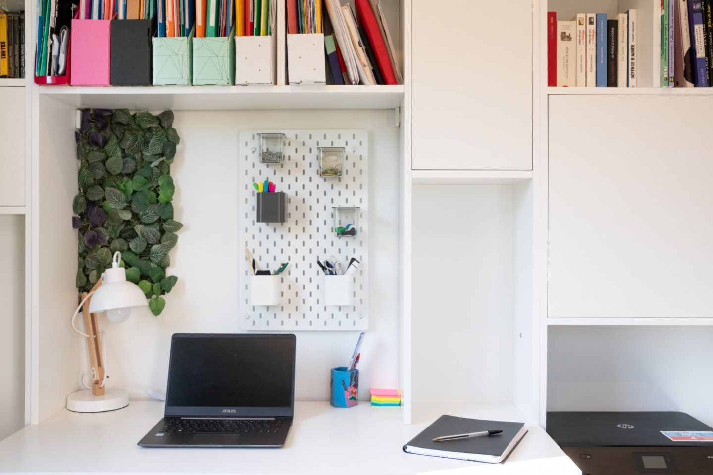 Bibliothèque avec bureau intégré sur mesure - Vue 2