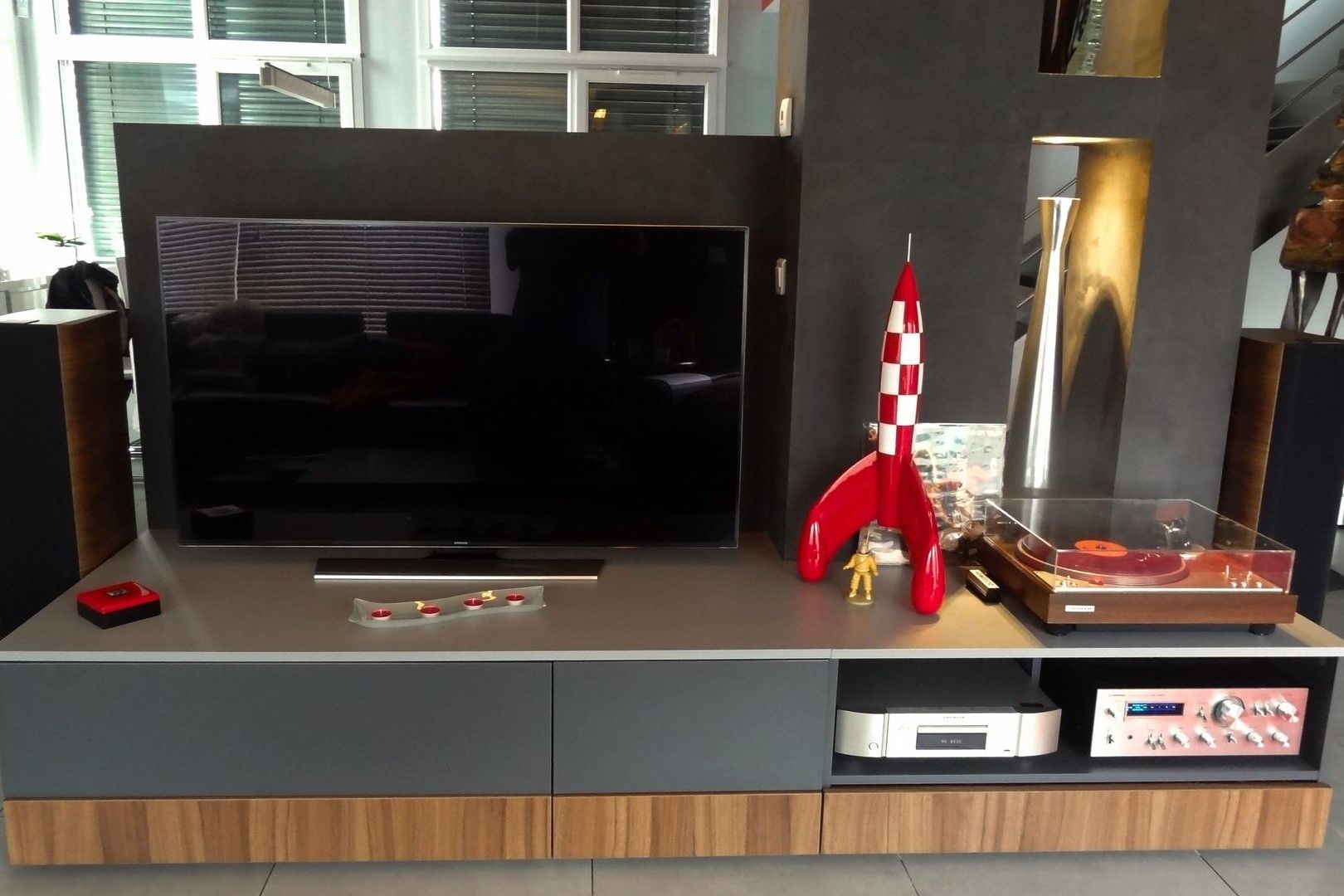 Individuell gefertigtes Lowboard im Industrial-Stil