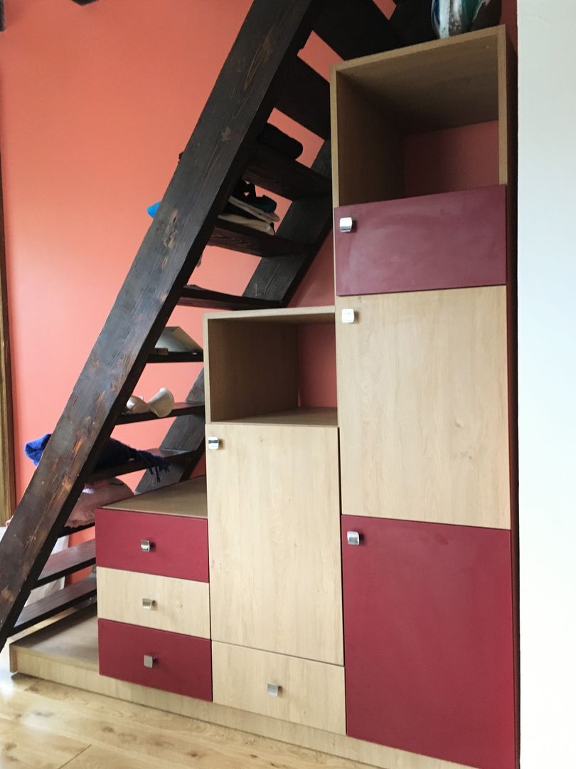 Meuble à hauteur variable sous escalier